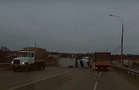 На объездной Орла опрокинулся ГАЗон дорожников