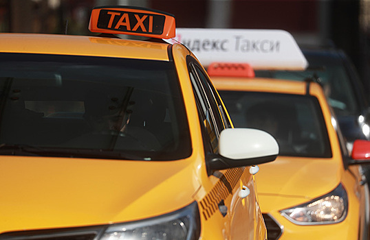 Водители по всей России проводят забастовку против агрегаторов такси