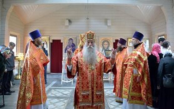 Епископ Дмитровский Феофилакт совершил малое освящение временного храма в честь Святых царственных страстотерпцев в Ясеневе