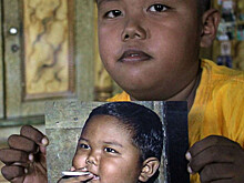 Двухлетний малыш из Индонезии бросил курить