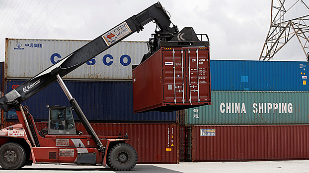 Эксперт оценил решение США отложить пошлины на ряд товаров из КНР