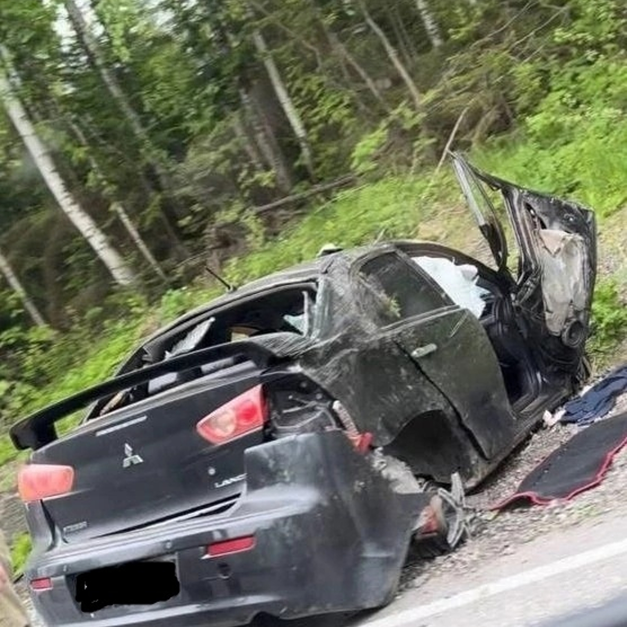 Автомобиль серьезно пострадал в одиночном ДТП на трассе в Кузбассе -  Рамблер/авто