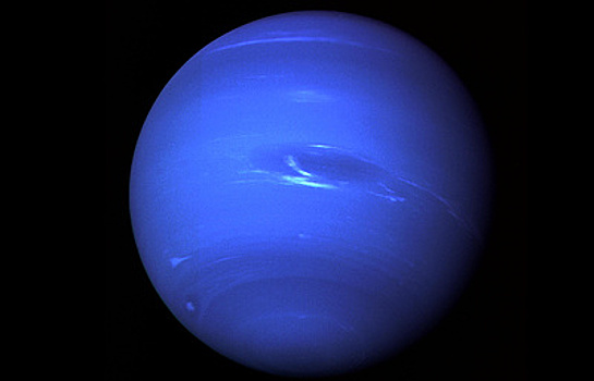 Невидимая планета: почему Нептун синий и какая степень "родства" объединяет его с Тритоном