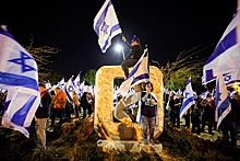 В Израиле тысячи протестующих заблокировали для Нетаньяху дороги и автостраду  в аэропорт