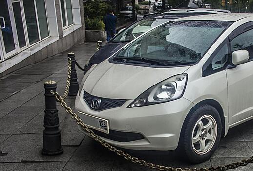 «Теперь не будет здесь парковаться»: пешеходы жестоко наказали автомобилиста