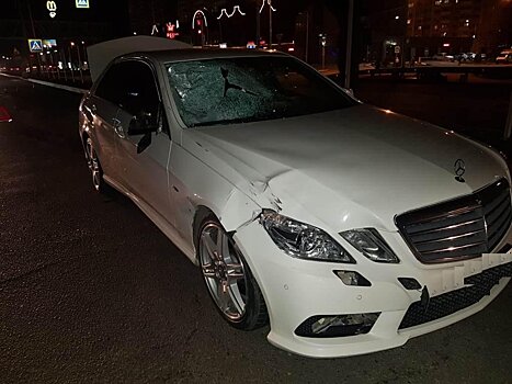 В Краснодаре 21-летний водитель Mercedes-Benz сбил на пешеходном переходе мужчину и ребенка