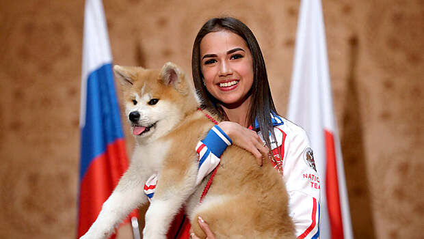 Загитова поиграла с собакой, Сотникова гуляет по Японии. Главное из соцсетей фигуристов