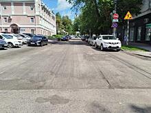 В Курске начали обновлять дорожное покрытие на улице Горького