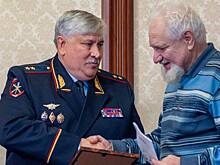 Начальник подмосковной полиции Пауков встретился с остановившим вора пенсионером