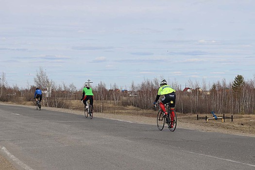 Якутские велосипедисты почтили память героев войны велопробегом Покровск – Якутск