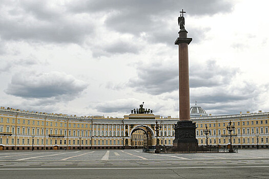 В Петербурге москвича арестовали за езду по Дворцовой площади