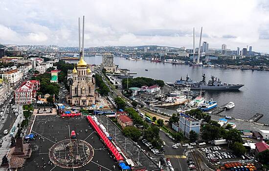 Во Владивостоке начали проверки из-за вывешенных флагов ко Дню Победы