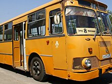 Зачем ЛиАЗу 677 была нужна маленькая дверца справа от водителя