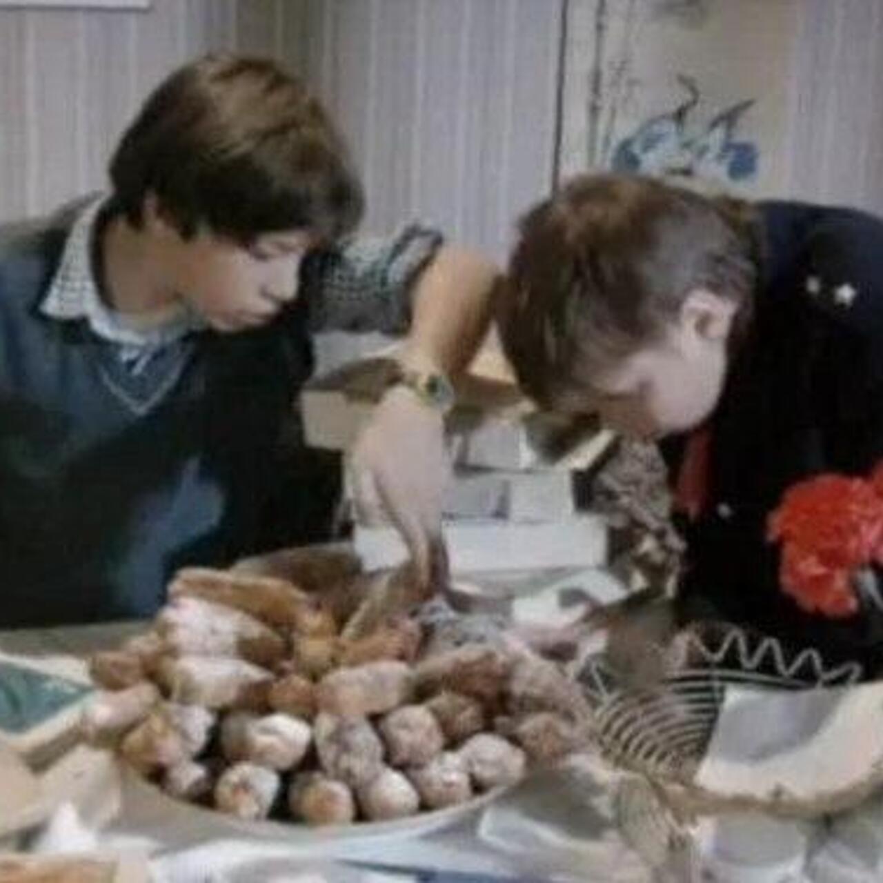 Ералаш 79 было времечко. Ералаш давай поспорим. Ералаш иностранцы. Ералаш давай поспорим. Заварные пирожные в ералаше.