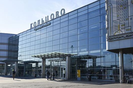 В Екатеринбурге задерживают и отменяют авиарейсы