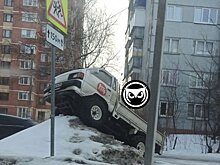 На улице Собинова в Пензе грузовик стал «царем горы»