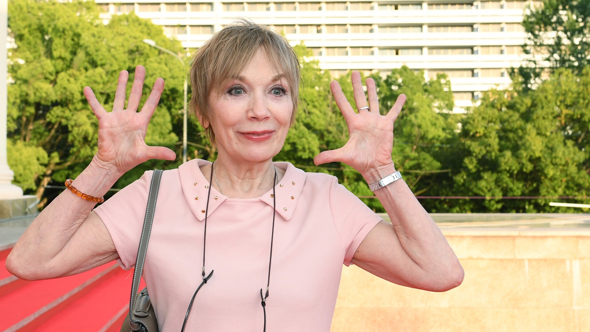 Выгорание, развод с американцем и попытки вернуться домой: судьба Елены Кореневой