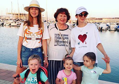 Наталья Подольская с сестрой весело поздравили друг друга с днем рождения