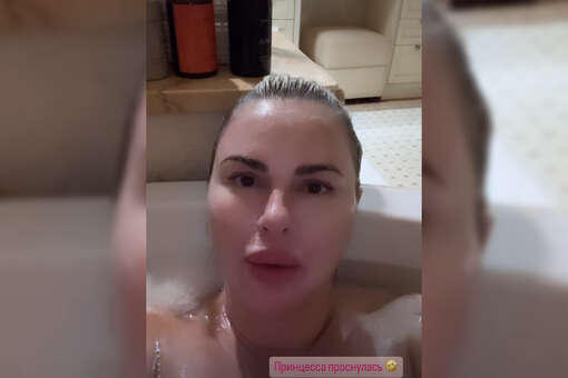 Певица Анна Семенович снялась без одежды в ванне