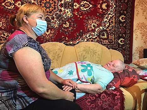Волгоградцы активно обращаются за бесплатной помощью к сиделкам