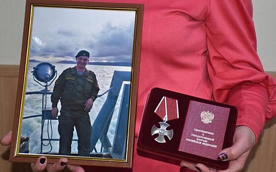 Семье погибшего на СВО Максима Жукова передали орден в Сасове