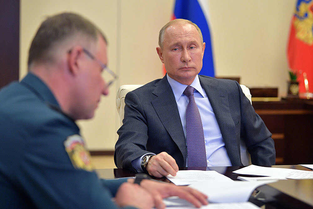 Путин поддержал идею усилить санкции за сокрытие незаконных рубок леса пожарами