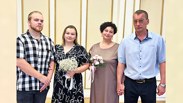 Семья из Салехарда отпраздновала серебряную и ситцевую годовщины свадеб в один день