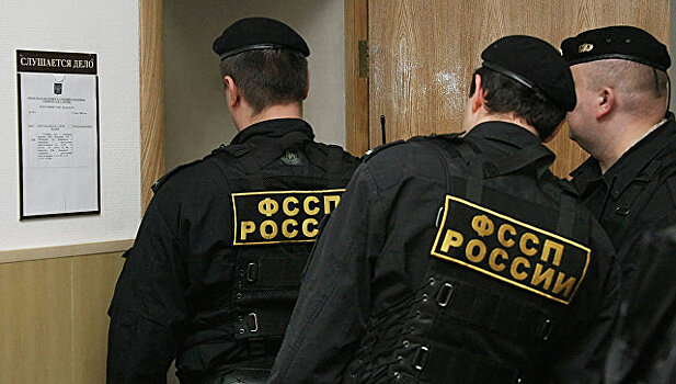 Срок снятия запрета должникам на выезд за границу снизят до 10 минут