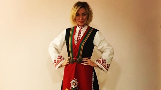 Захарова примерила традиционный болгарский костюм