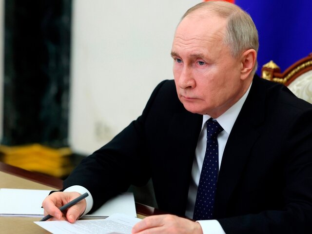 Путин поблагодарил за работу правительство РФ, которое сложит полномочия 7 мая