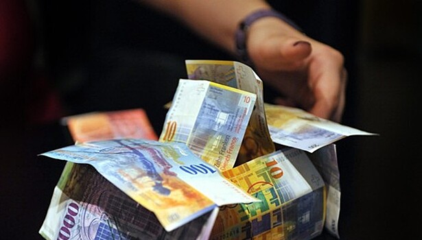 Швейцарский франк упал на фоне санкций против России
