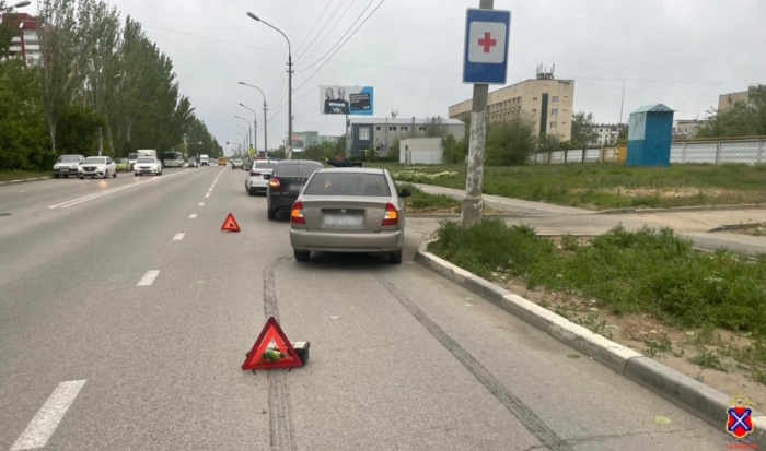 Под Волгоградом в ДТП с иномаркой пострадал 23-летний водитель