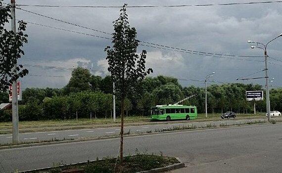 У Ягодной слободы в Казани из-за отсутствия тока встали троллейбусы