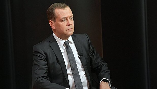 Медведев призвал Британию быть сдержанной в оценках по делу Скрипалей