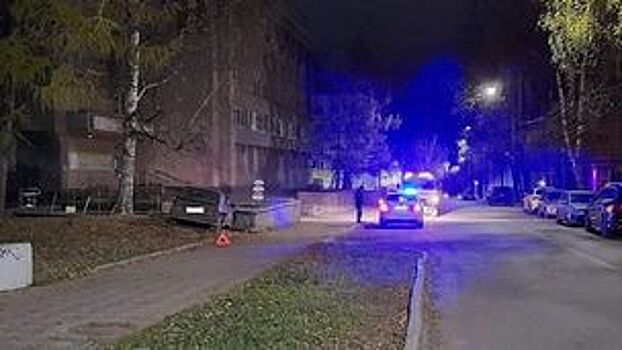          В Кирове пьяный бесправник снес перила и влетел в стену       