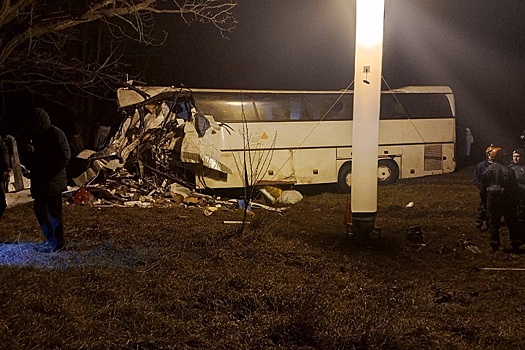 На Кубани в ДТП с автобусом и грузовиком погибли два водителя и три пассажира
