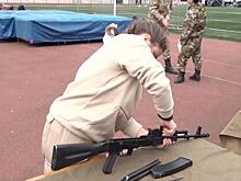 Военно-патриотическая игра прошла в Подольске. Участники собирали автоматы и проходили полосу препятствий