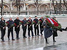Председатель ГД и главы делегаций Парламентской Ассамблеи ОДКБ возложили цветы и венок к Могиле Неизвестного Солдата