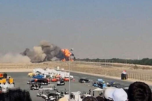 При крушении индийского истребителя Tejas на авиашоу в Дубае погиб пилот