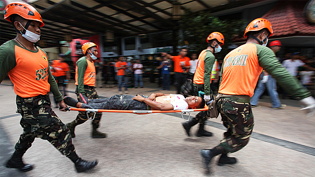 Человек погиб, еще 52 пострадали при обрушении церкви на Филиппинах