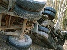 В Армении перевернулся грузовик с военными