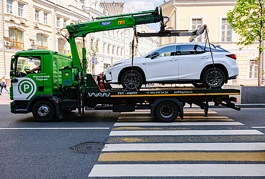 В Москве составили топ люксовых машин-нарушителей правил парковки