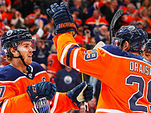 Шайбы Макдэвида и Драйзайтля помогли «Эдмонтону» победить «Чикаго» в матче НХЛ