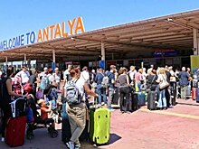Многодетной семье пришлось улететь из Антальи без отца из-за овербукинга