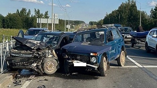 Четыре человека пострадали в ДТП на выезде из Вологды