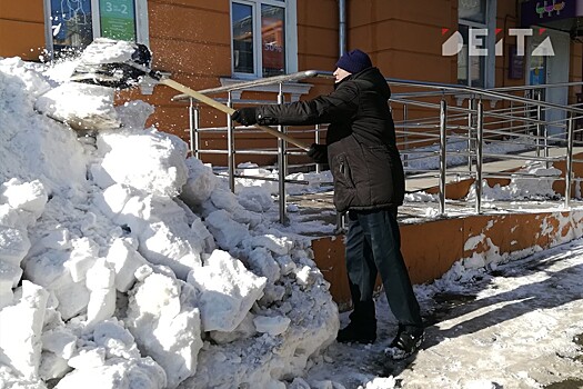 Во Владивостоке состоится суд после падения льда на голову женщине (видео)