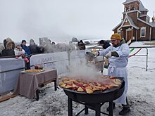 В Курской области на Масленице подали 200 блинов с клубничной карамелью