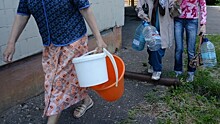 В Североуральске из-за аварии на водопроводе людям выдают два литра воды в день