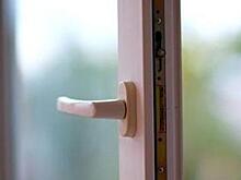 Во Всеволожске выпал из окна и погиб 3-летний мальчик