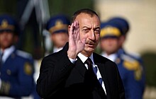 Алиев въехал в Карабах за рулем броневика